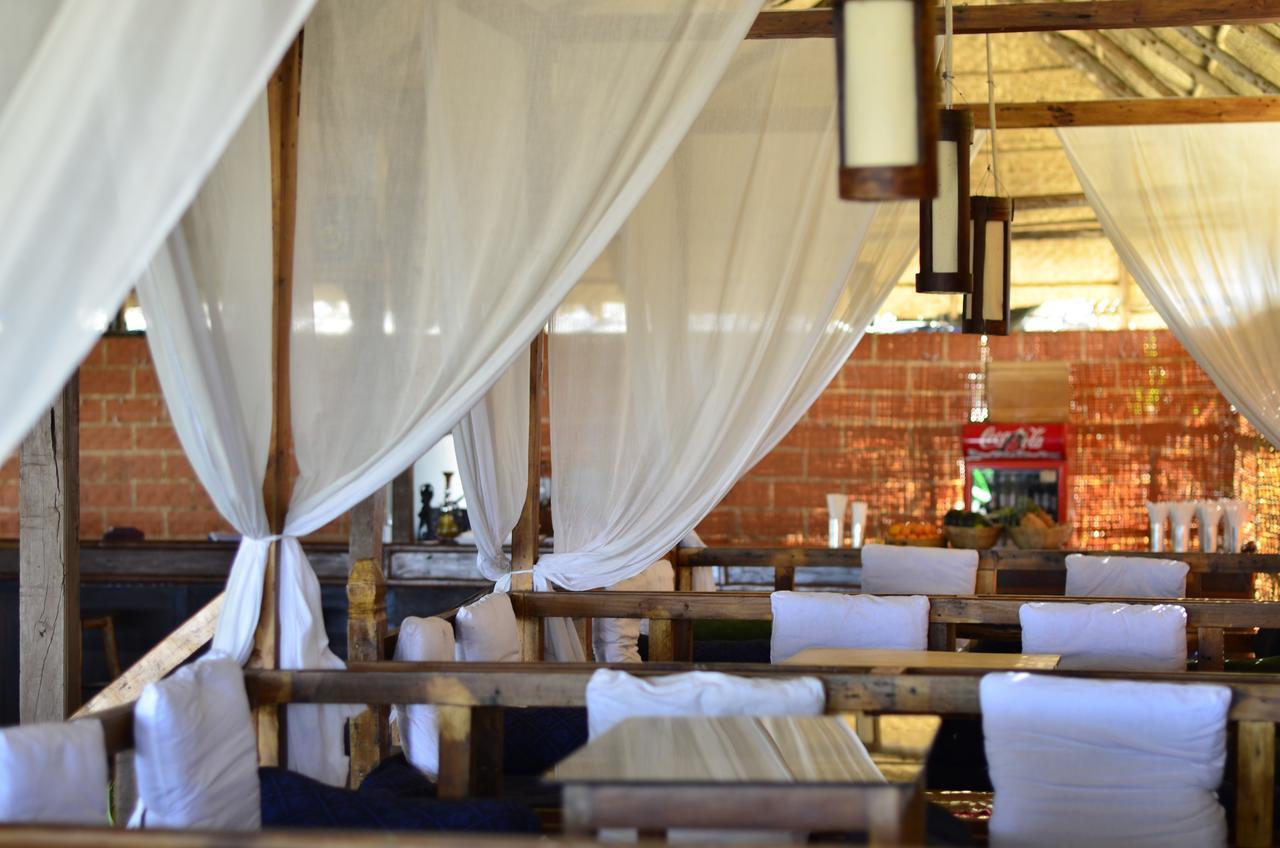 Sea Bird Beach Cafe & Cottages Morjim Eksteriør billede