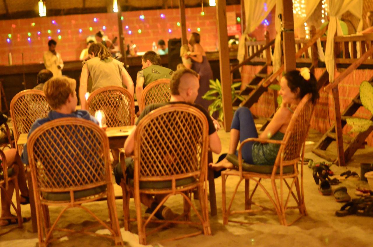 Sea Bird Beach Cafe & Cottages Morjim Eksteriør billede
