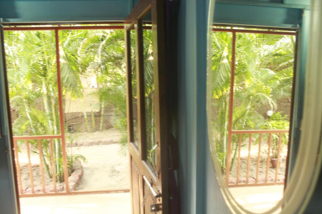 Sea Bird Beach Cafe & Cottages Morjim Eksteriør billede