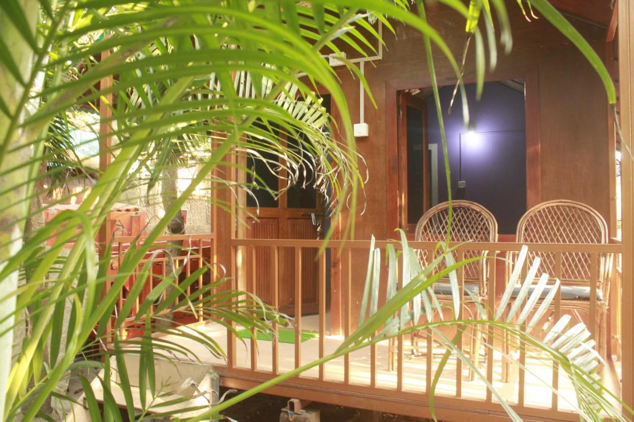 Sea Bird Beach Cafe & Cottages Morjim Eksteriør billede