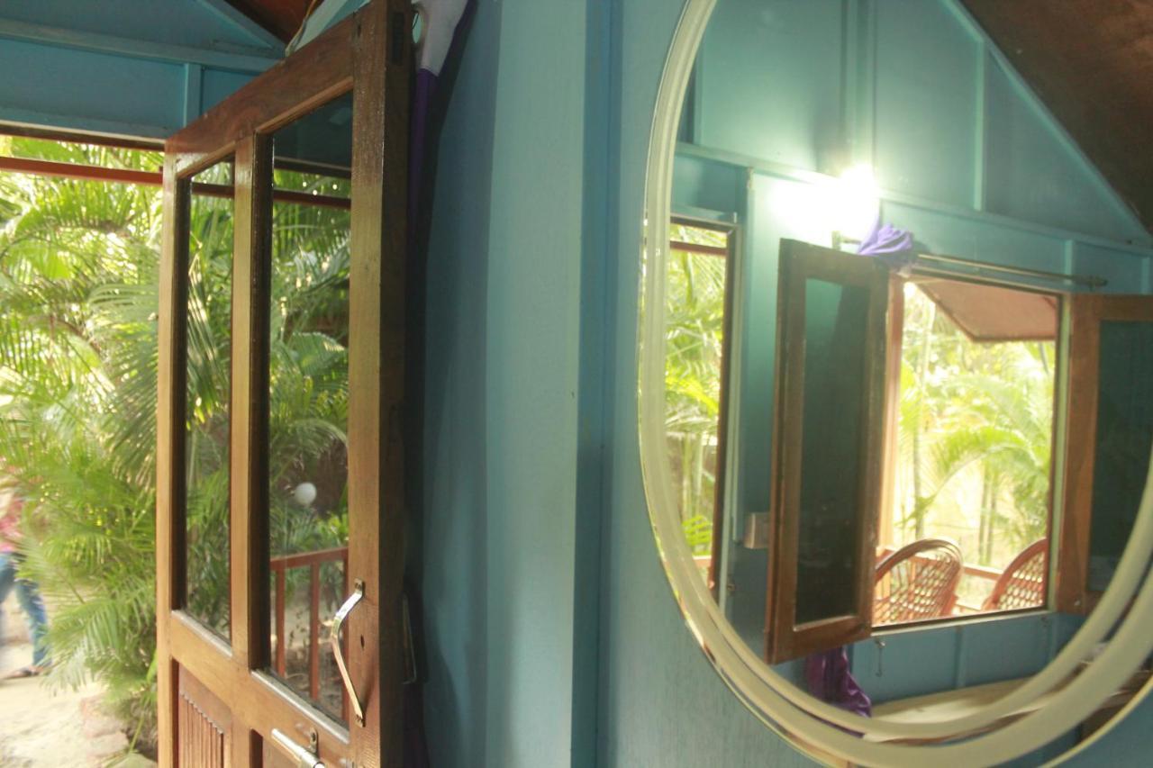 Sea Bird Beach Cafe & Cottages Morjim Eksteriør billede