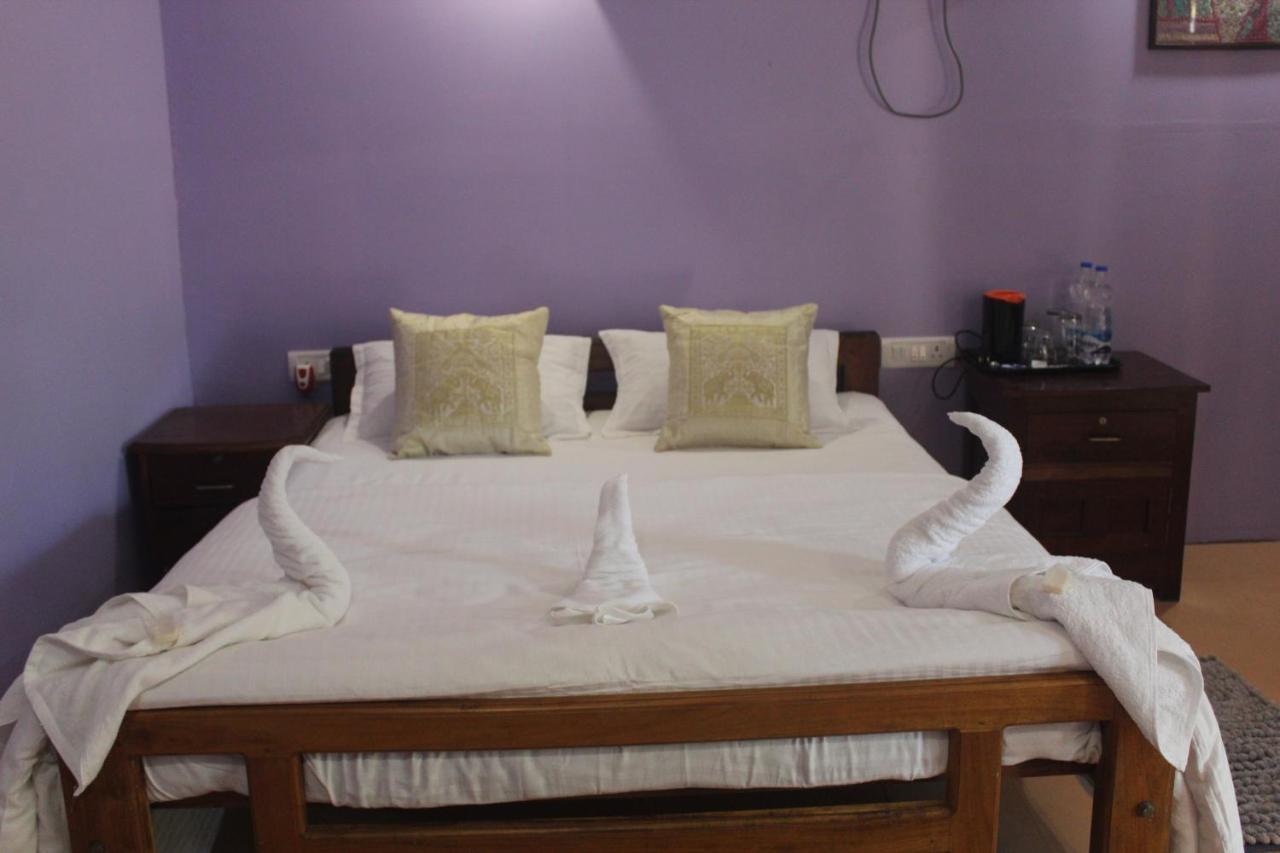 Sea Bird Beach Cafe & Cottages Morjim Eksteriør billede
