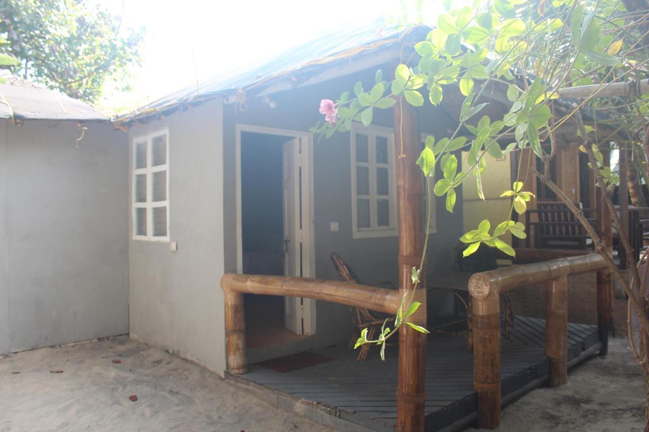 Sea Bird Beach Cafe & Cottages Morjim Eksteriør billede