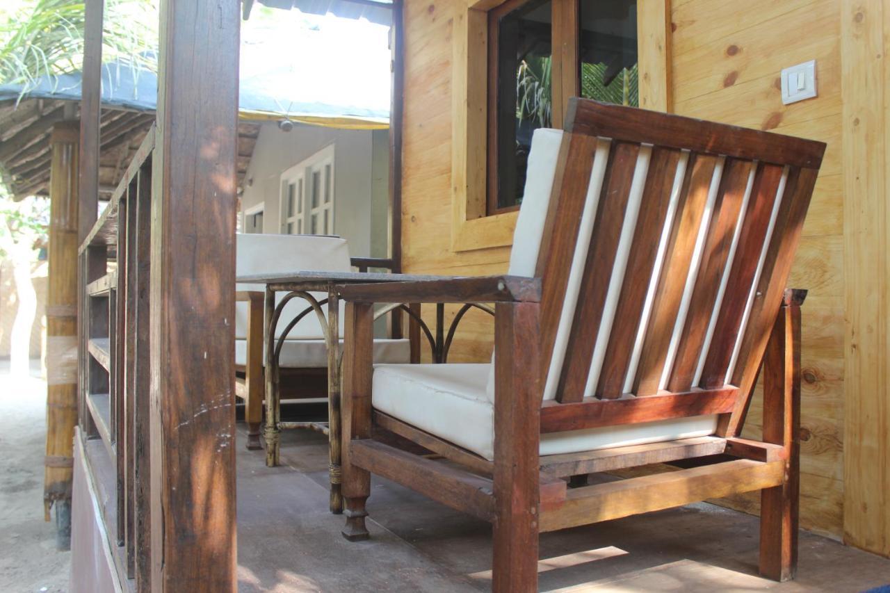 Sea Bird Beach Cafe & Cottages Morjim Eksteriør billede