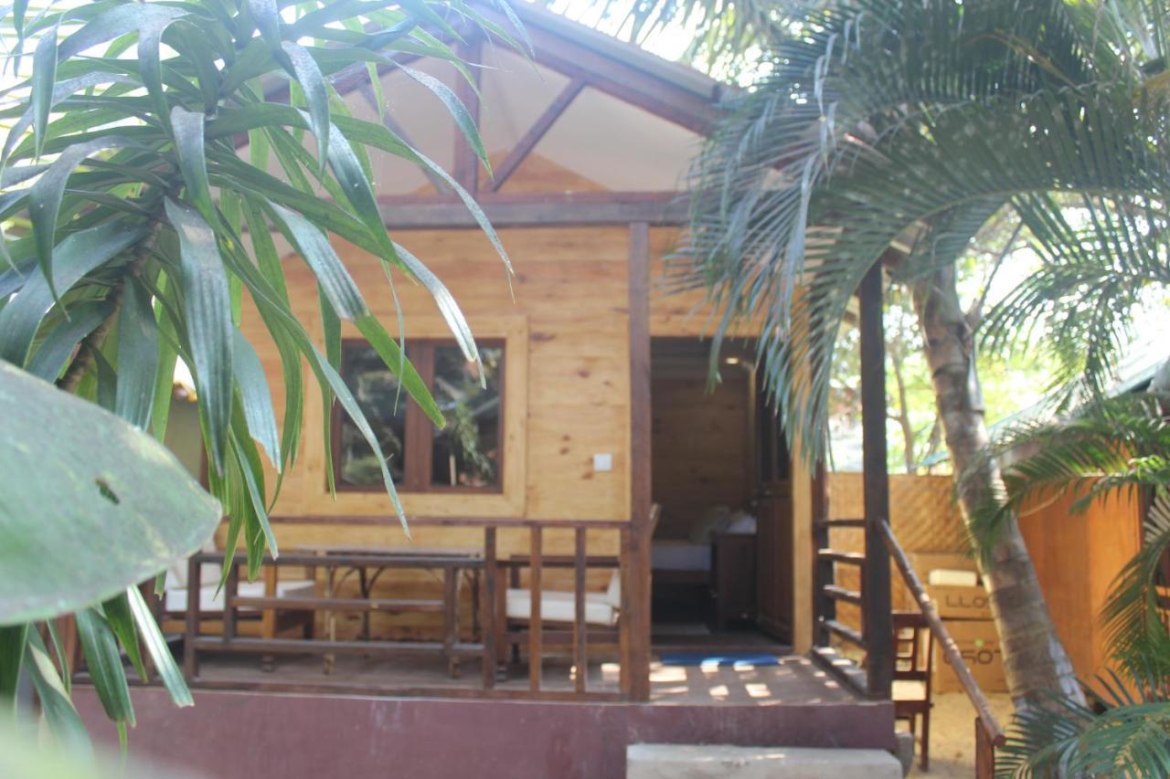 Sea Bird Beach Cafe & Cottages Morjim Eksteriør billede