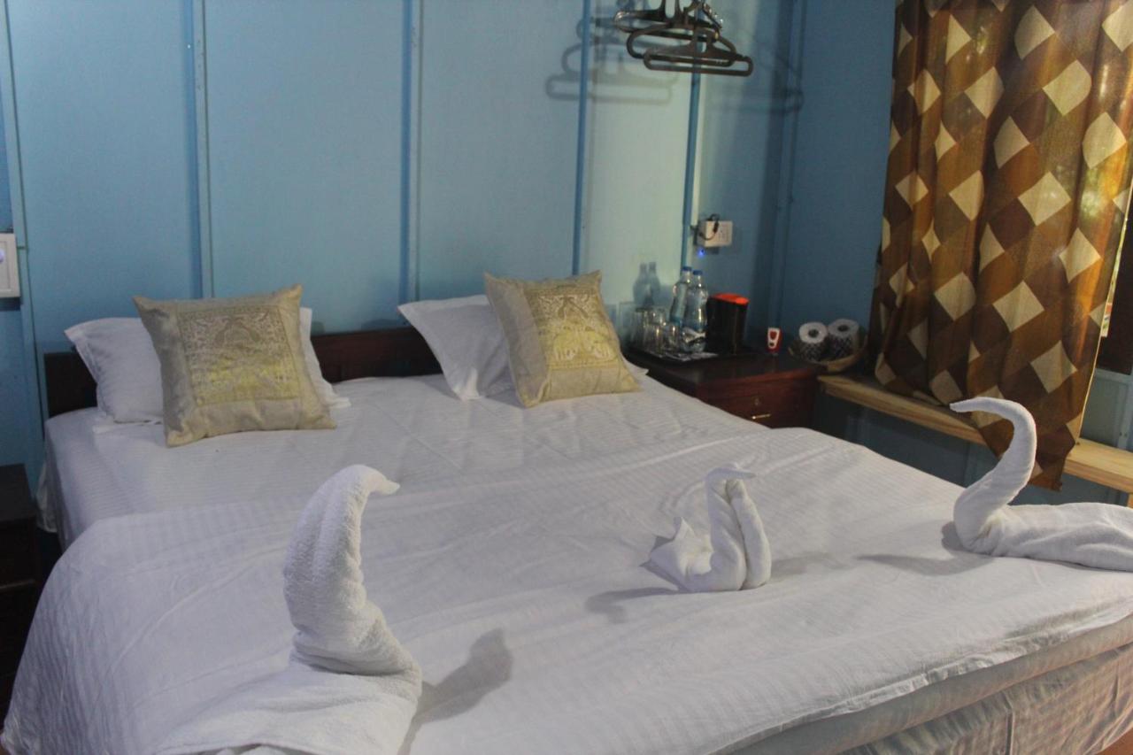 Sea Bird Beach Cafe & Cottages Morjim Eksteriør billede