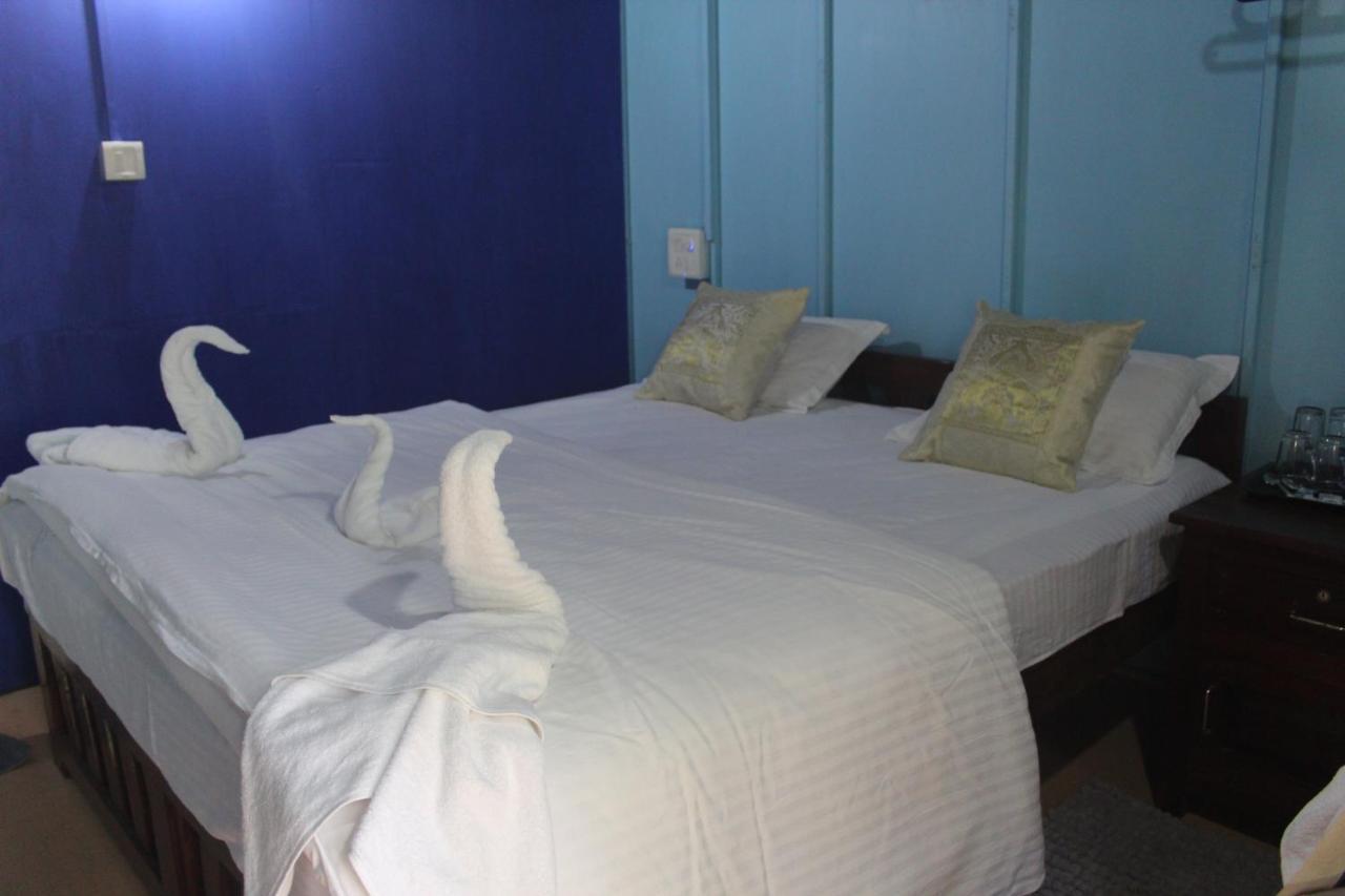 Sea Bird Beach Cafe & Cottages Morjim Eksteriør billede