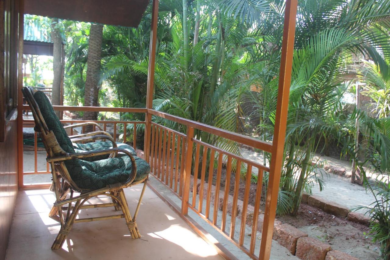 Sea Bird Beach Cafe & Cottages Morjim Eksteriør billede