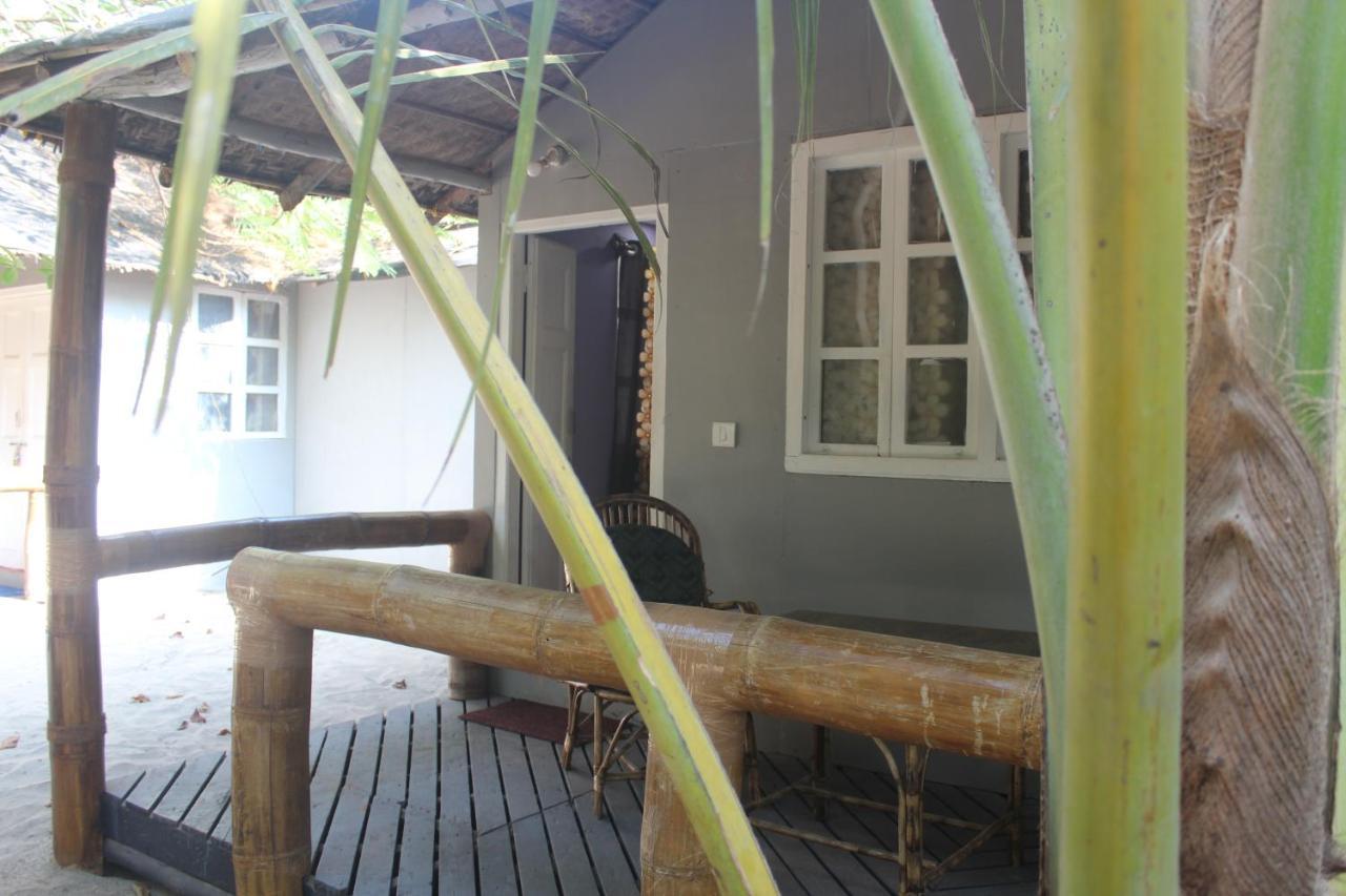 Sea Bird Beach Cafe & Cottages Morjim Eksteriør billede