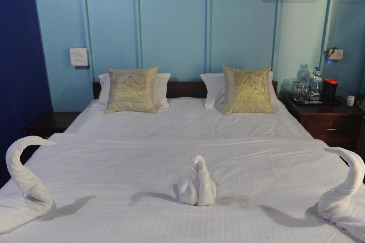 Sea Bird Beach Cafe & Cottages Morjim Eksteriør billede