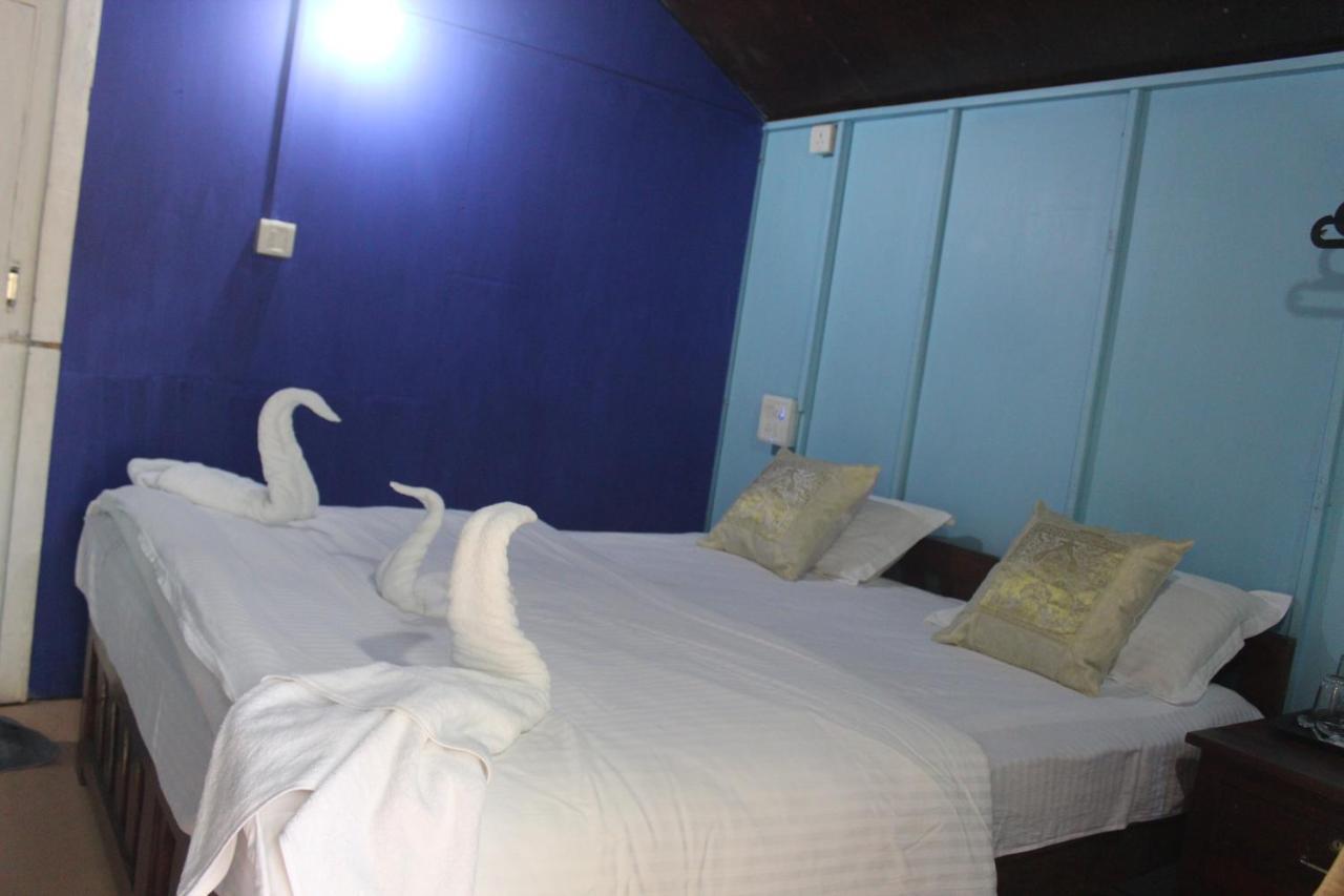 Sea Bird Beach Cafe & Cottages Morjim Eksteriør billede
